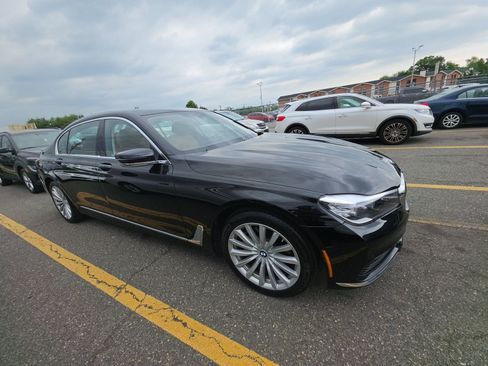 Used 2019 BMW 740i xDrive AWD/4WD image 4