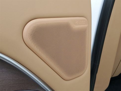 New 2025 Land Rover Range Rover SE image 11