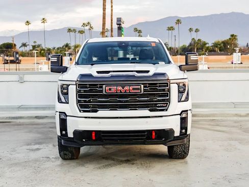 Used 2025 GMC Sierra 2500 AT4 image 3