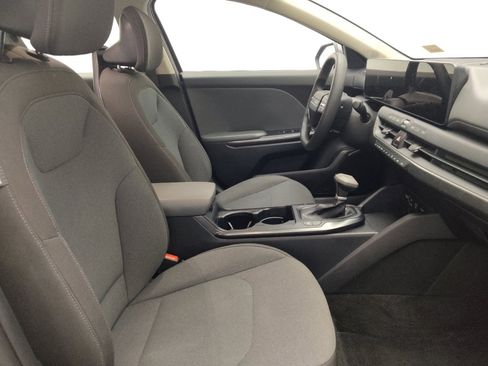 Used 2025 Kia K4 FWD image 21