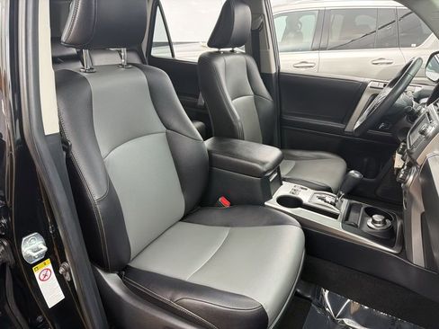 Used 2017 Toyota 4Runner SR5 Premium w/ Four Season Floor Mat Package image 28