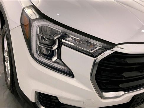 Used 2024 GMC Terrain SLE image 25