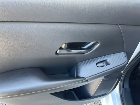 Used 2025 Nissan Sentra SV image 41