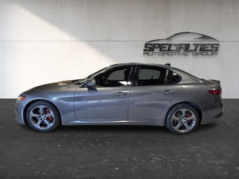 Used 2017 Alfa Romeo Giulia Ti w/ TI 19" Sport Package AWD/4WD image 7