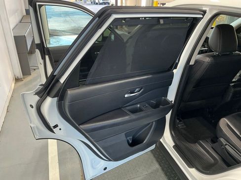 Used 2024 Nissan Pathfinder SL AWD/4WD image 35