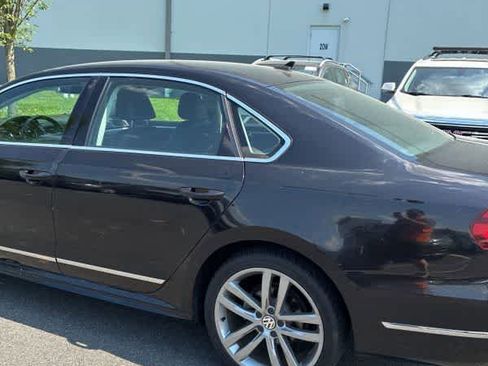 Used 2017 Volkswagen Passat 1.8T R-Line FWD image 6