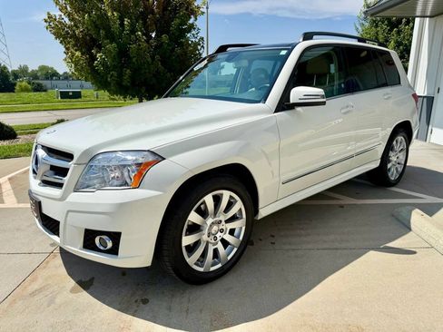 Used 2011 Mercedes-Benz GLK 350 4MATIC image 3