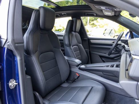 Certified 2025 Porsche Macan 4 Electric image 56