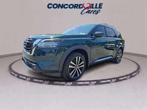 Certified 2023 Nissan Pathfinder Platinum w/ Cargo Package FWD image 4