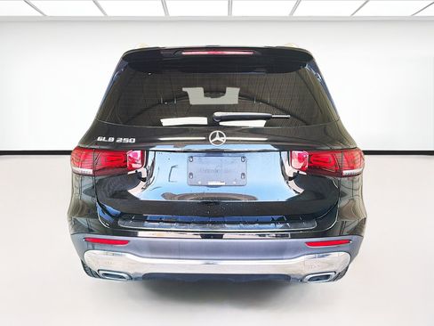 Used 2022 Mercedes-Benz GLB 250 w/ Premium Package Lite image 5