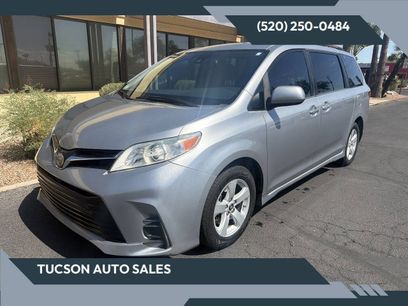 Used 2018 Toyota Sienna LE w/ Carpet Mat Package
