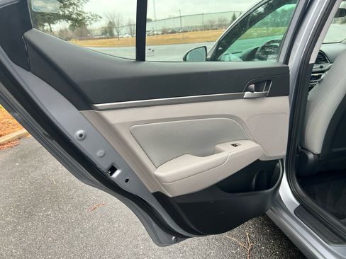 Used 2017 Hyundai Elantra SE w/ SE A/T Tech Package 03 image 21