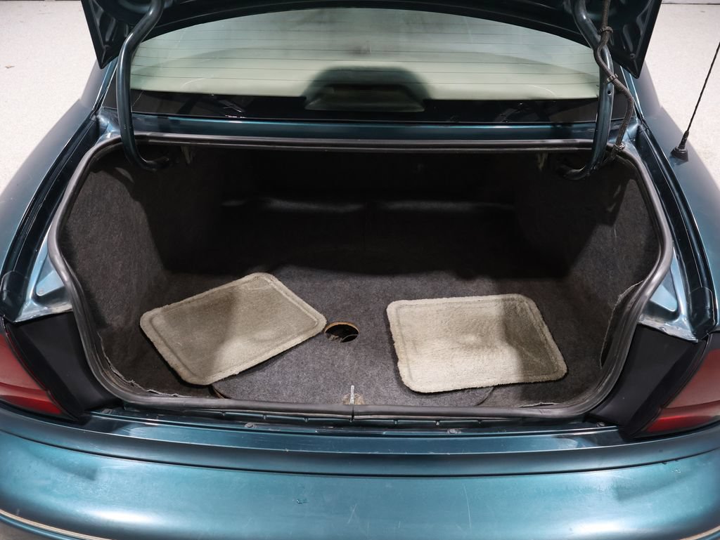 Used 2000 Chevrolet Lumina w/ Preferred Equipment Group FWD image 6