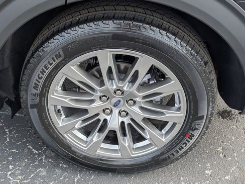 New 2026 Ford Explorer Platinum image 18