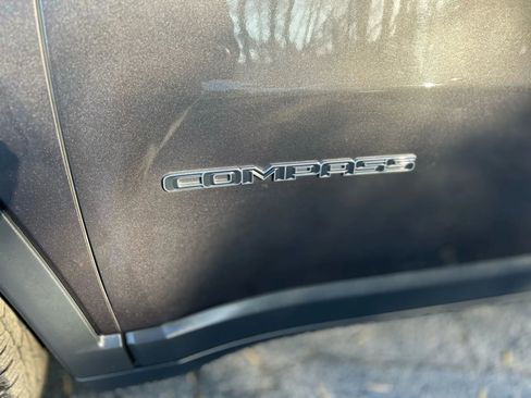 Used 2018 Jeep Compass Latitude image 12