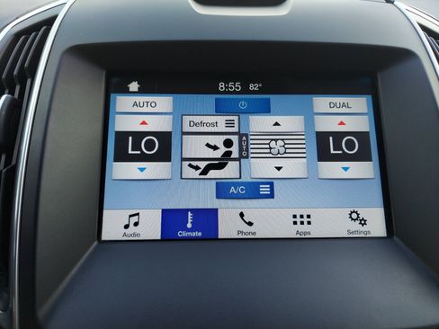 Used 2016 Ford Edge Titanium FWD image 17