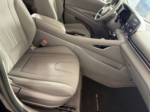 Used 2022 Hyundai Elantra SEL FWD image 23