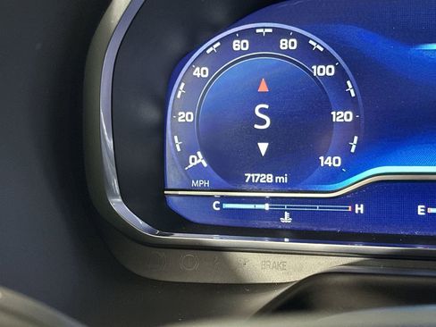 Used 2023 Chevrolet Suburban Premier image 19