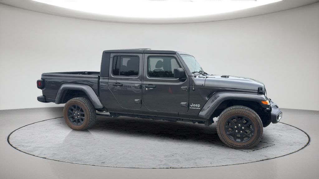 Used 2023 Jeep Gladiator Overland AWD/4WD image 3