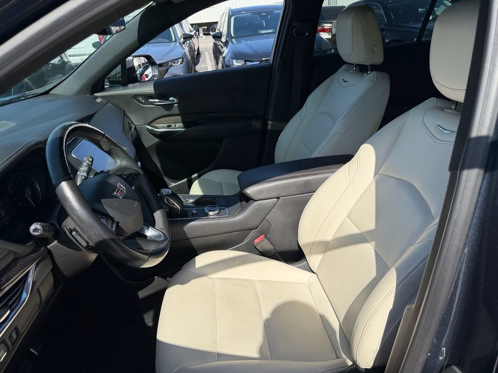 Used 2019 Cadillac XT4 Sport w/ Cold Weather Package FWD image 10