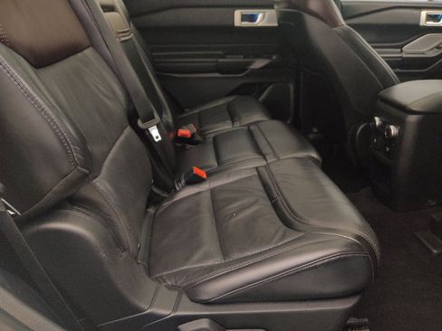 Used 2020 Ford Explorer Platinum w/ Premium Technology Package image 19