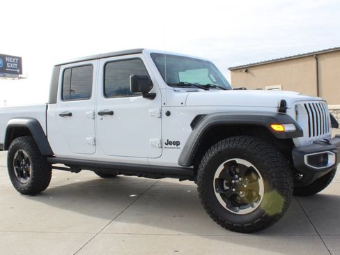 Used 2023 Jeep Gladiator Sport image 14