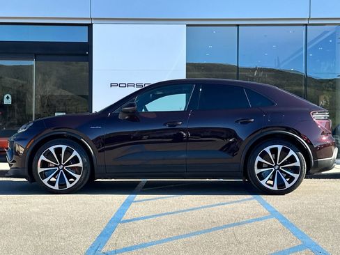 Certified 2025 Porsche Macan 4 Electric image 2