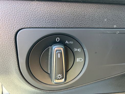 Used 2019 Volkswagen Tiguan SE AWD/4WD image 14