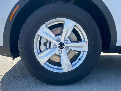 New 2026 Kia Sorento LX FWD image 9