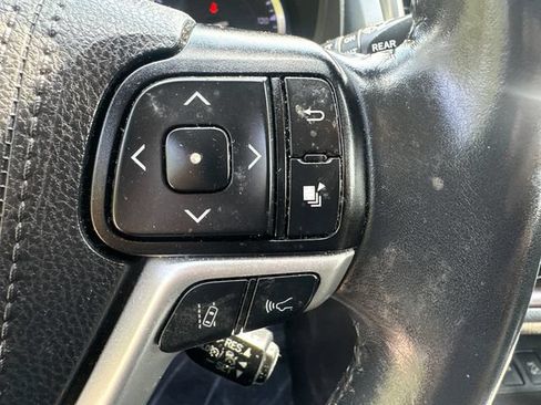 Used 2019 Toyota Highlander XLE AWD/4WD image 31