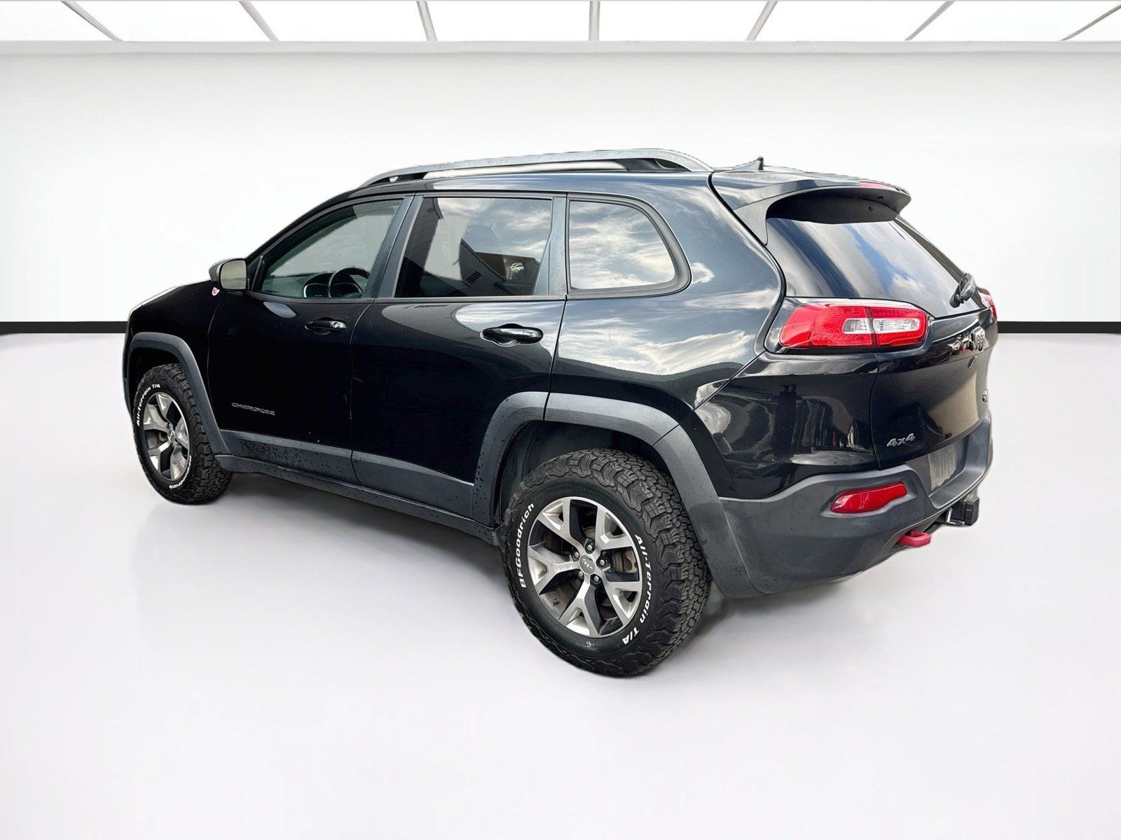 Used 2016 Jeep Cherokee Trailhawk w/ Leather Interior Group AWD/4WD image 6