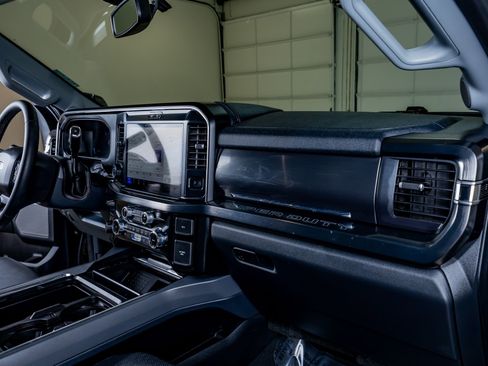 Used 2025 Ford F250 Lariat w/ Lariat Ultimate Package AWD/4WD image 18