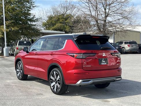 New 2026 Mitsubishi Outlander SEL image 3