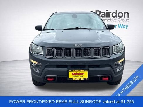 Used 2017 Jeep Compass Trailhawk w/ Leather Interior Group AWD/4WD image 2