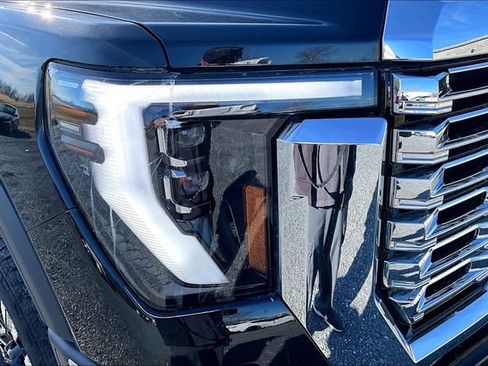 Used 2025 GMC Sierra 3500 Denali w/ Denali Reserve Package image 31