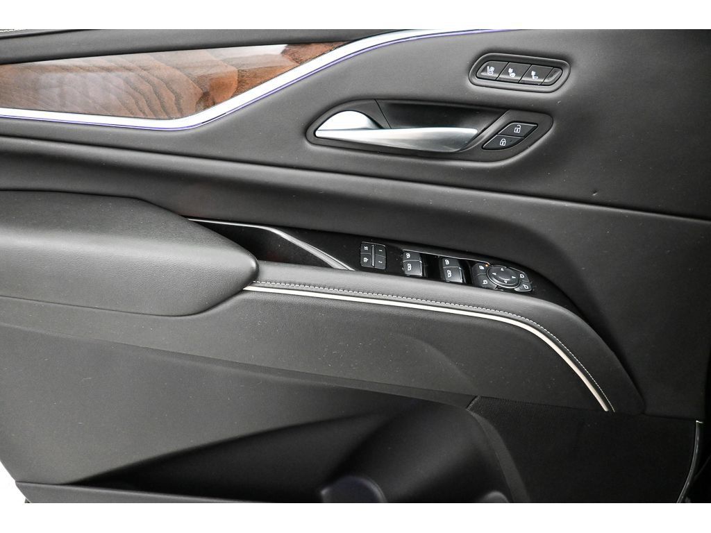 Certified 2024 Cadillac Escalade Sport Platinum w/ LPO, ONYX Package AWD/4WD image 9