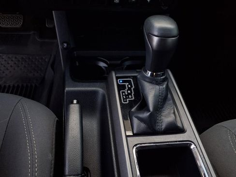 Used 2019 Toyota Tacoma TRD Sport w/ Technology Package AWD/4WD image 10