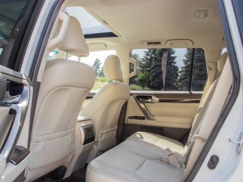 Used 2016 Lexus GX 460 w/ Premium Package AWD/4WD image 17