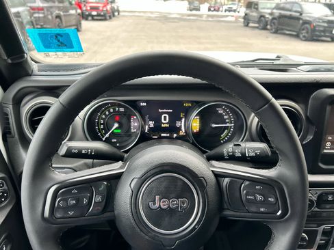Used 2023 Jeep Wrangler Unlimited image 20