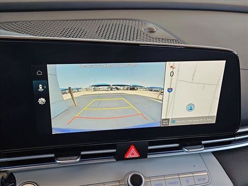 Used 2025 Hyundai Elantra Limited FWD image 14