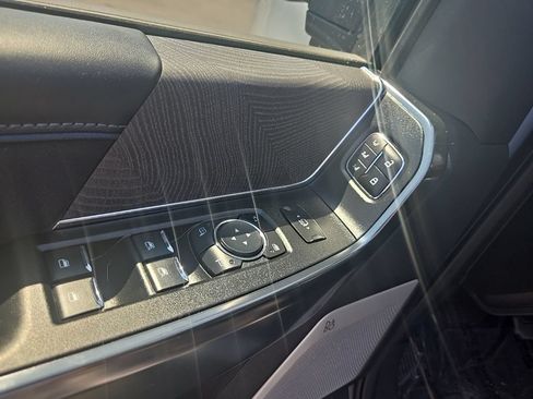 Used 2025 Ford F350 Platinum AWD/4WD image 10