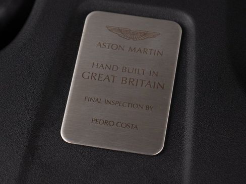 Used 2023 Aston Martin V8 Vantage Coupe image 40