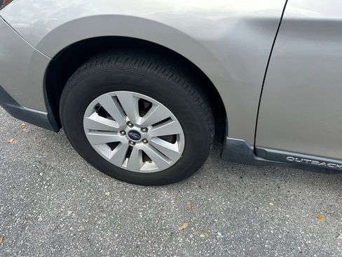 Used 2019 Subaru Outback 2.5i image 10