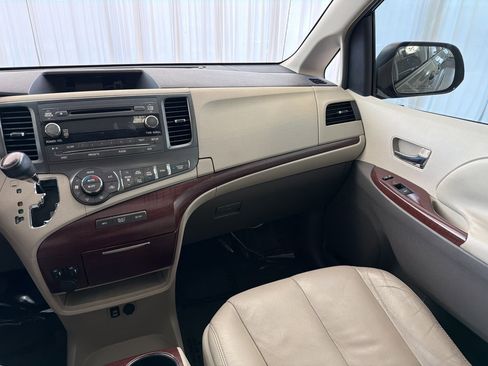 Used 2011 Toyota Sienna XLE FWD image 28