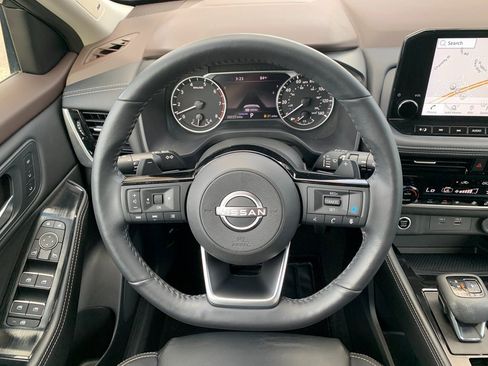 Used 2023 Nissan Rogue SL w/ SL Premium Package image 12