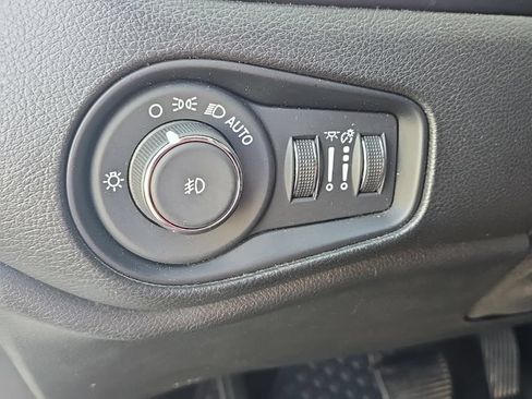 Used 2023 Jeep Renegade Trailhawk AWD/4WD image 13