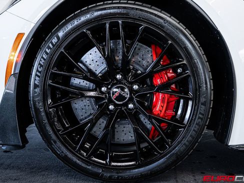 Used 2015 Chevrolet Corvette Z06 w/ 3LZ Preferred Equipment Group image 24