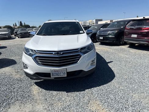 Used 2018 Chevrolet Equinox Premier FWD image 2