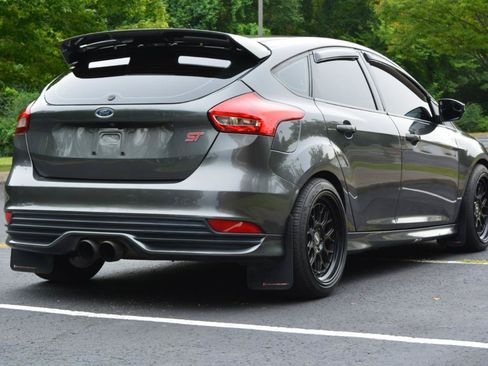 Used 2017 Ford Focus ST FWD image 5