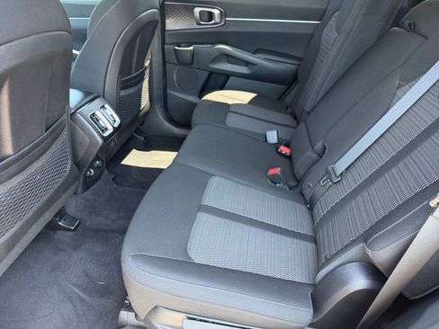 Used 2023 Kia Sorento LX FWD image 13
